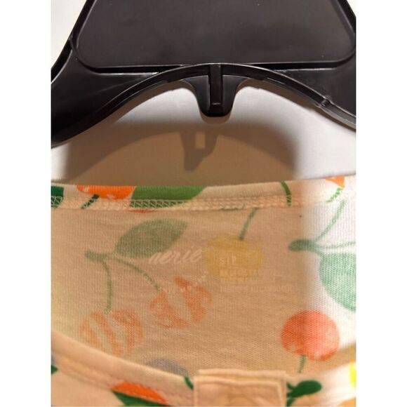 Aerie top size small C14-7 - Picture 3 of 3